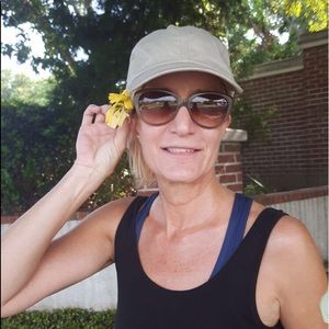 Meet your Posher, Leslie